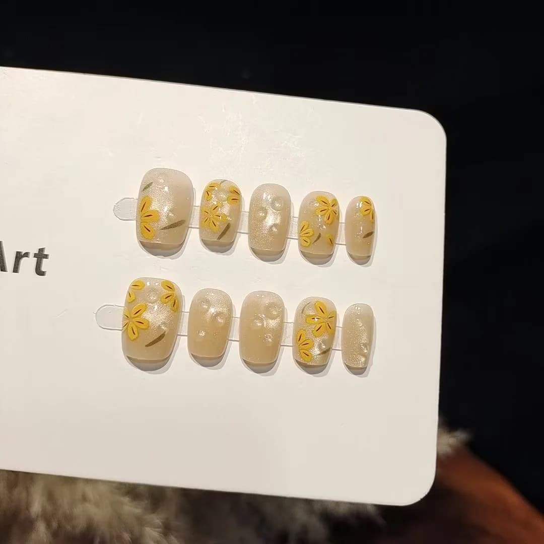 Zoete oranje floral press-on nails, kort ballerina, cat eye gel