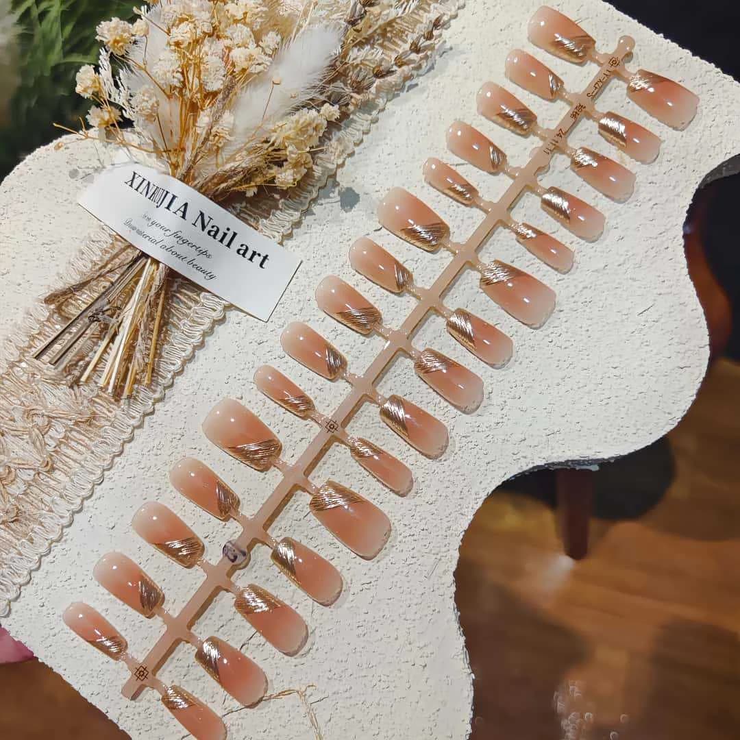 Diagonale French Tip Press-On Nails met Spiegelchroom Finish