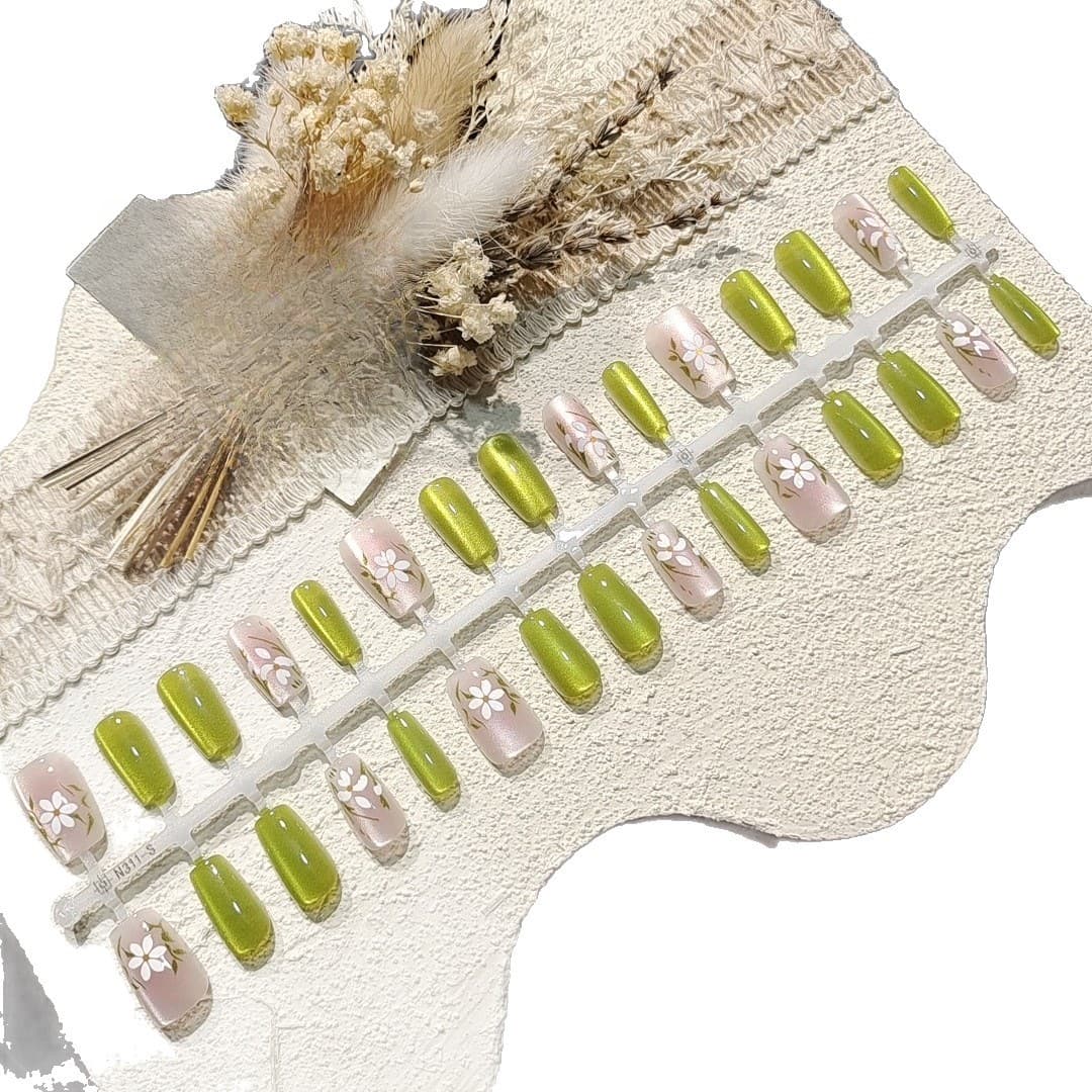 Groene Cat Eye Press-On Nails Korte Vierkante Tip Voorgelijmd Manicureset