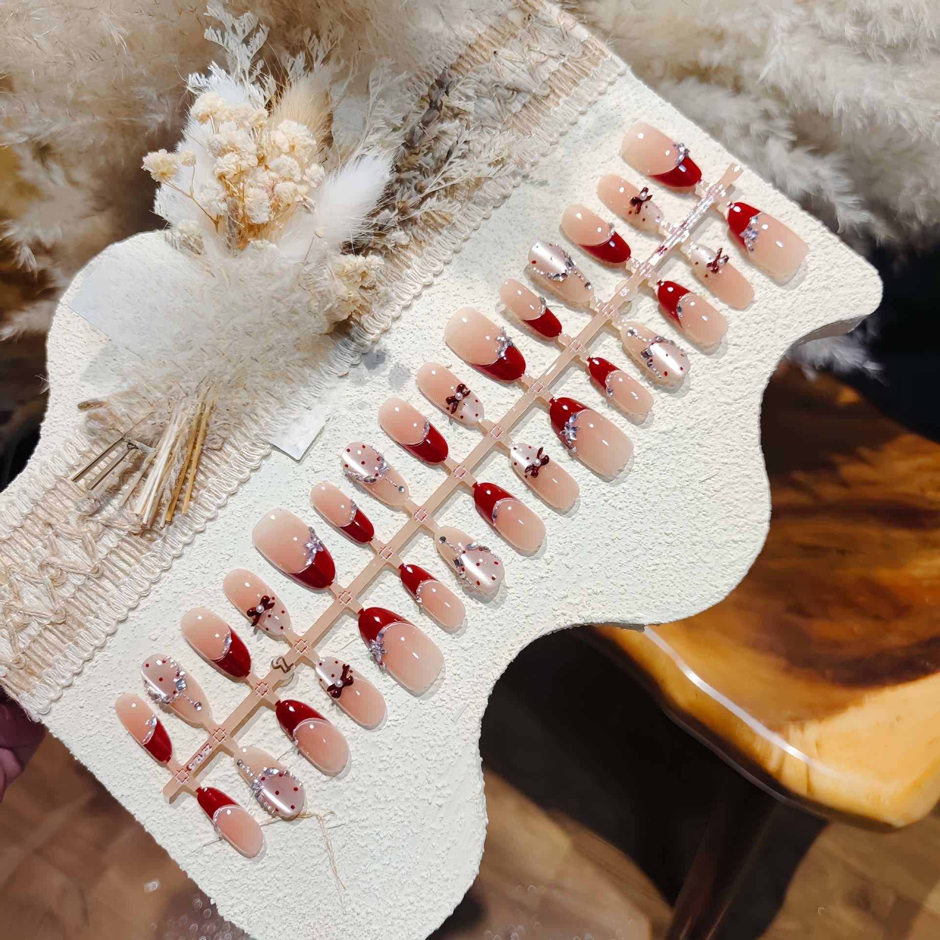 Rode French Tip Cat Eye Press-On Nails met Strik Ontwerp