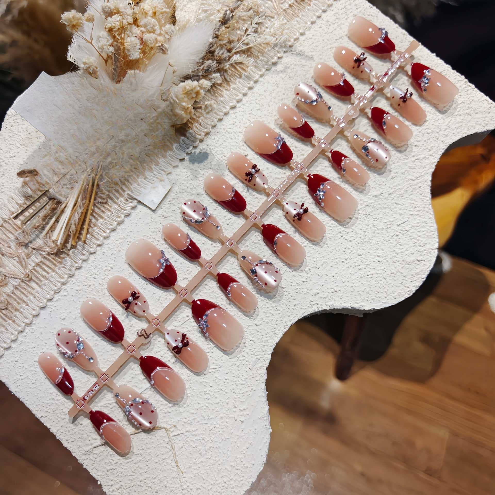 Rode French Tip Cat Eye Press-On Nails met Strik Ontwerp
